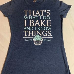 I Bake & Know Things tee, Small